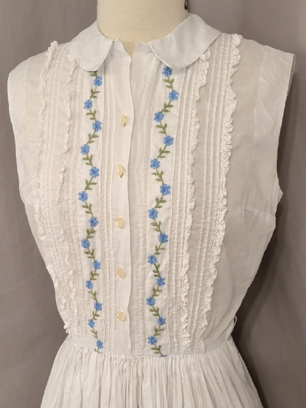 Vintage 50s White Sleeveless Midi Dress Blue Floral Embroidery Fit & Flare SeeMs - Picture 2 of 14